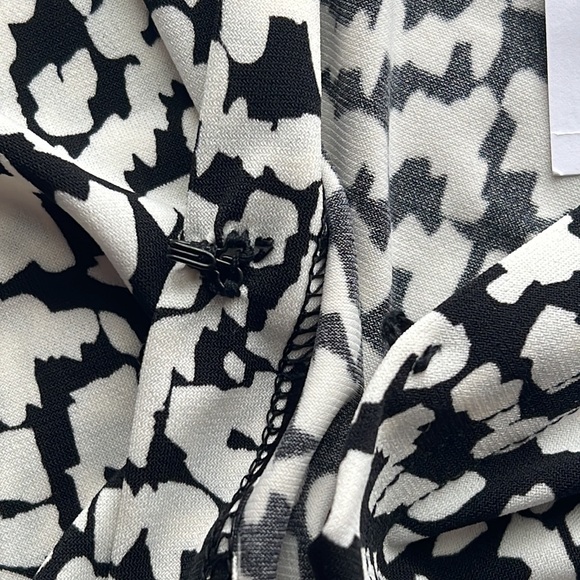NWT Banana Republic Black and White Patterned Wrap Dress - Picture 4 of 5